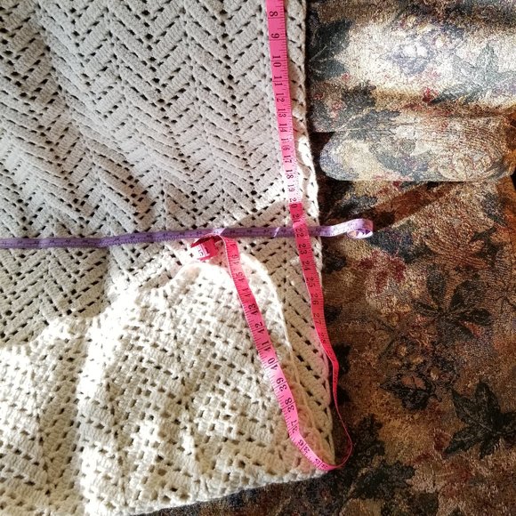 Crochet, lace, zig zag pattern, scalloped, cream, afghan/throw/blanket, handmade - Picture 4 of 5